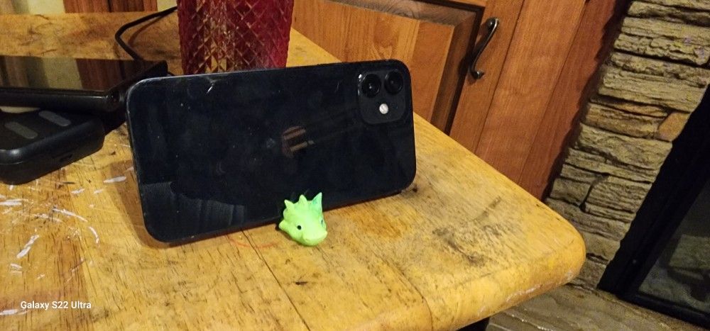 iPhone 12 and Samsung Galaxy Ultra  Dragon keychain phone stand