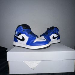 Air Jordan 1 Mid Royal Blue. Men's 6.5