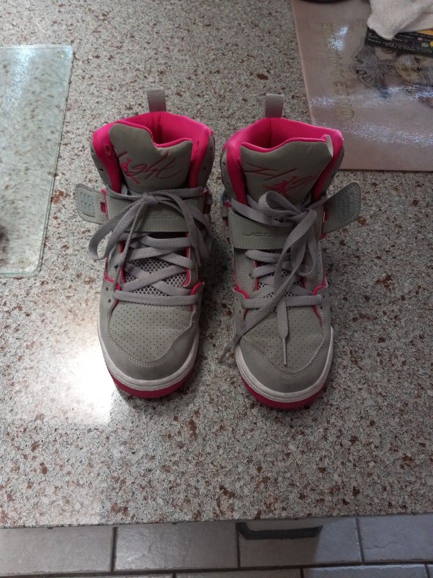 AIR JORDAN FLIGHT / Grey& Pink SIZE 4 youth Ankle Fit/worn Lightly And In Very Good Condition  $40.00