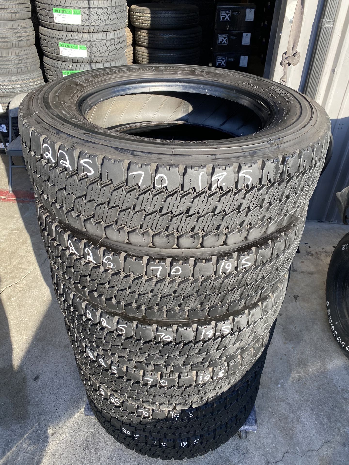 225/70r19.5 Michelin XDS2 Tires In Great Shape - 951 397 8557