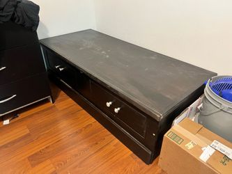 Foot locker coffee table