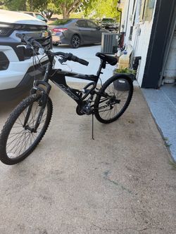 black aluminum mountain bike