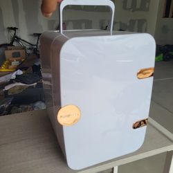 Mini Fridge- Flawless