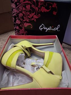 Yellow strappy pumps
