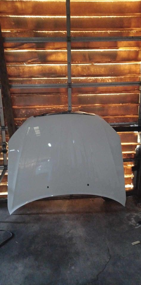 2010 Sebring sedan hood 