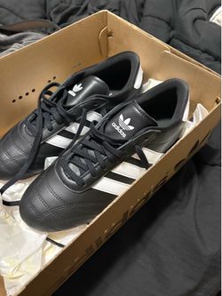 Adidas  woman 7.5