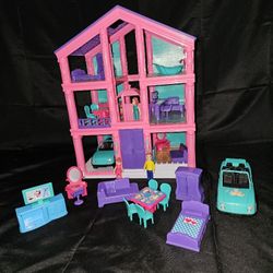 Doll house with extra accessories
