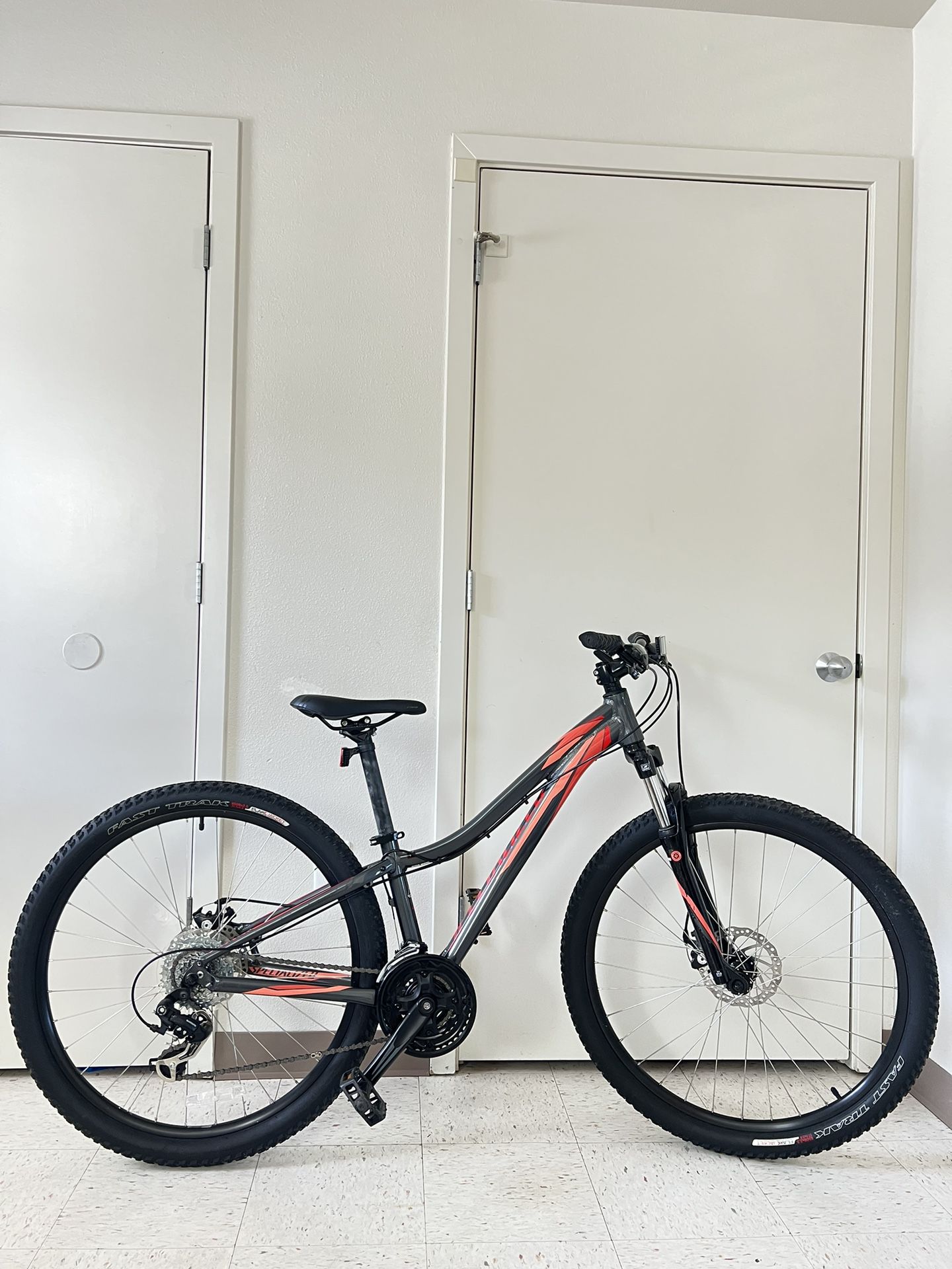 Specialized Myka Mountain Bike 27.5”
