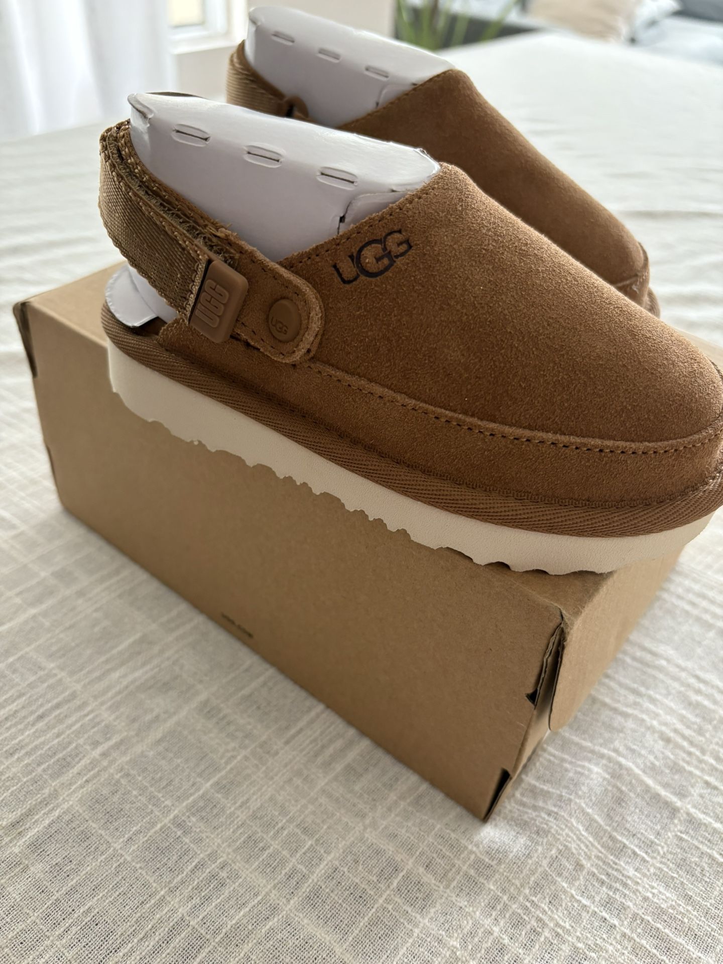 Toddler Uggs size 8