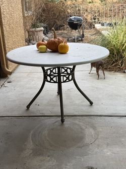 Round Patio Table