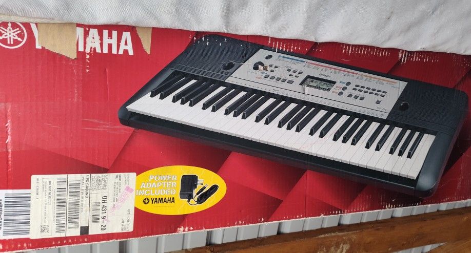 Yamaha Keyboard With Stand
