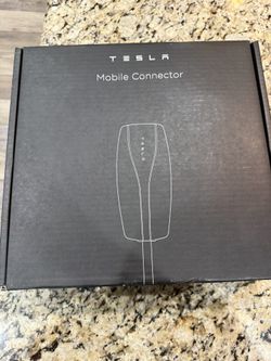 TESLA MOBILE CONNECTER CHARGER