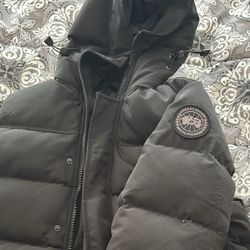 Canada Goose Size M