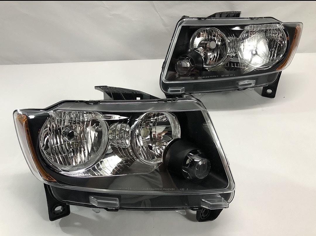 11-13 Jeep Grand Cherokee Headlights Black Housing Amber Corners // Luces Negras