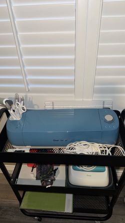 Cricut Explore Air 2, Cricut easy press 9x9 iron, and accessories bundle