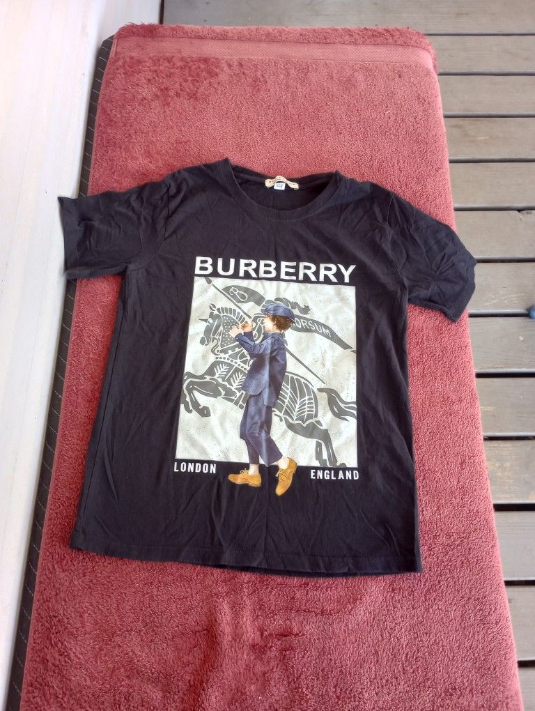 Burberry London England T-shirt size Small for Men 