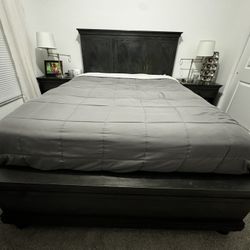 La Salle Metal-Wrapped Platform Bed (Queen Size)