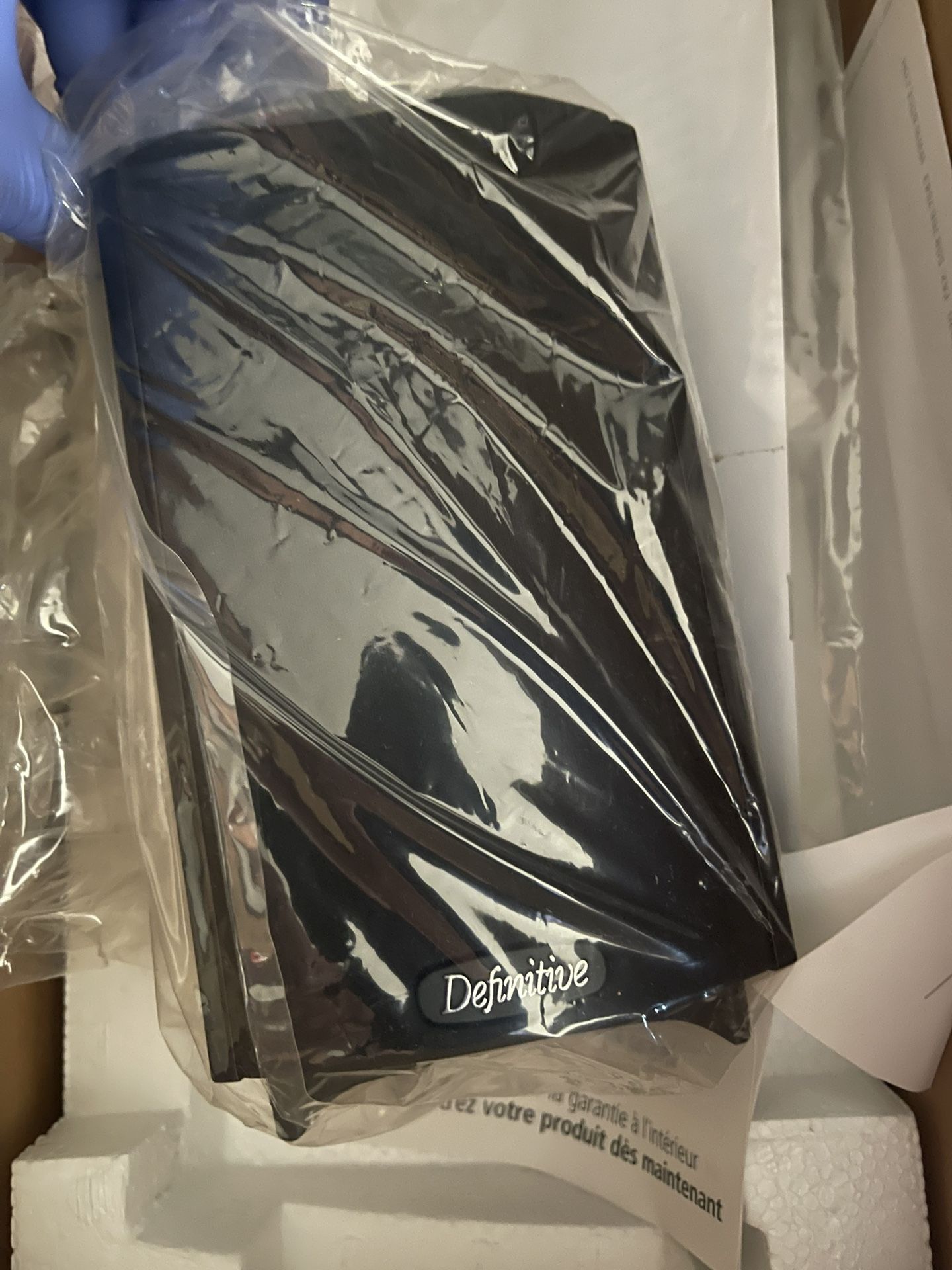 2 Used Bose Definitive Speakers – Open Box