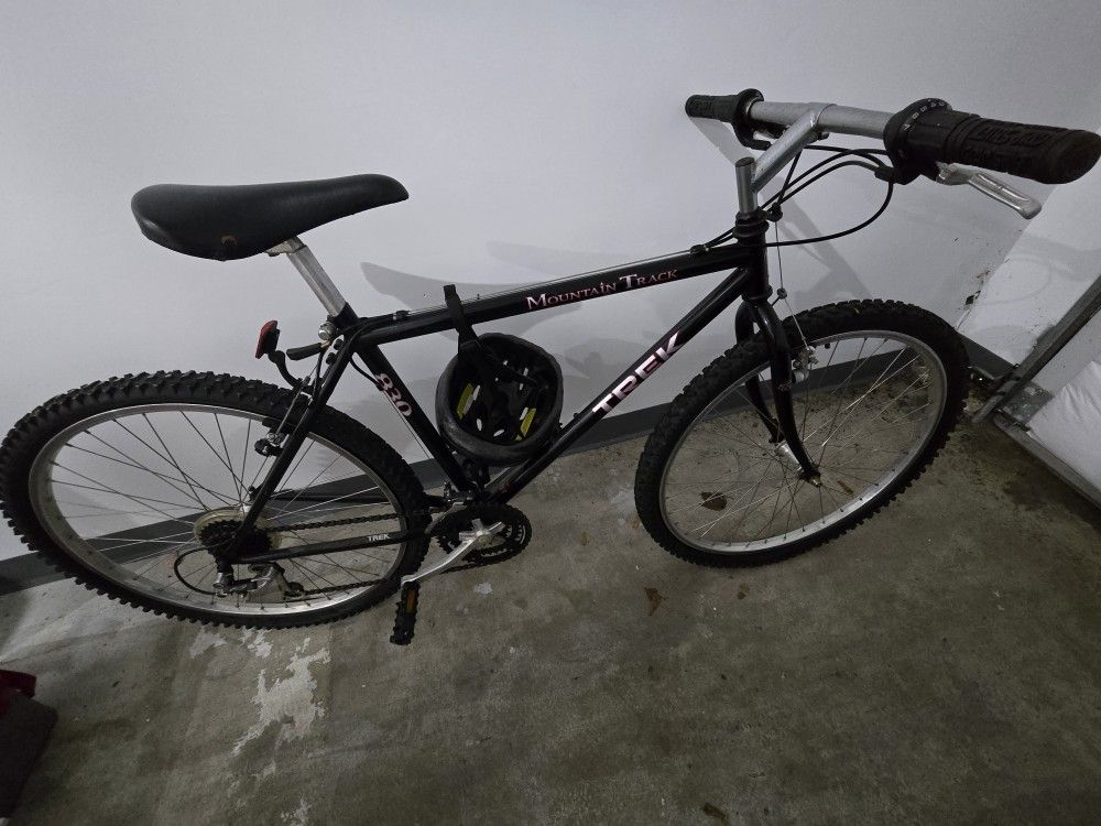 830 TREK MOUNTAIN BIKE