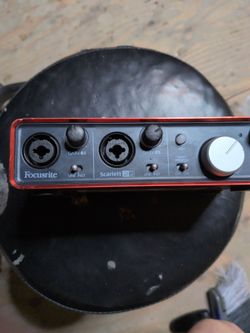 Scarlett 2i2 recording interface