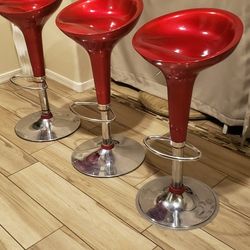 Beautiful 3 Bar Stools Adjustables 22"-30"