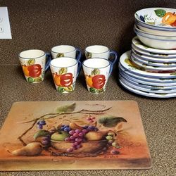 20 Piece Oneida Vintage Fruit Dishes & Large Glass Cutting Board  12in x 15in