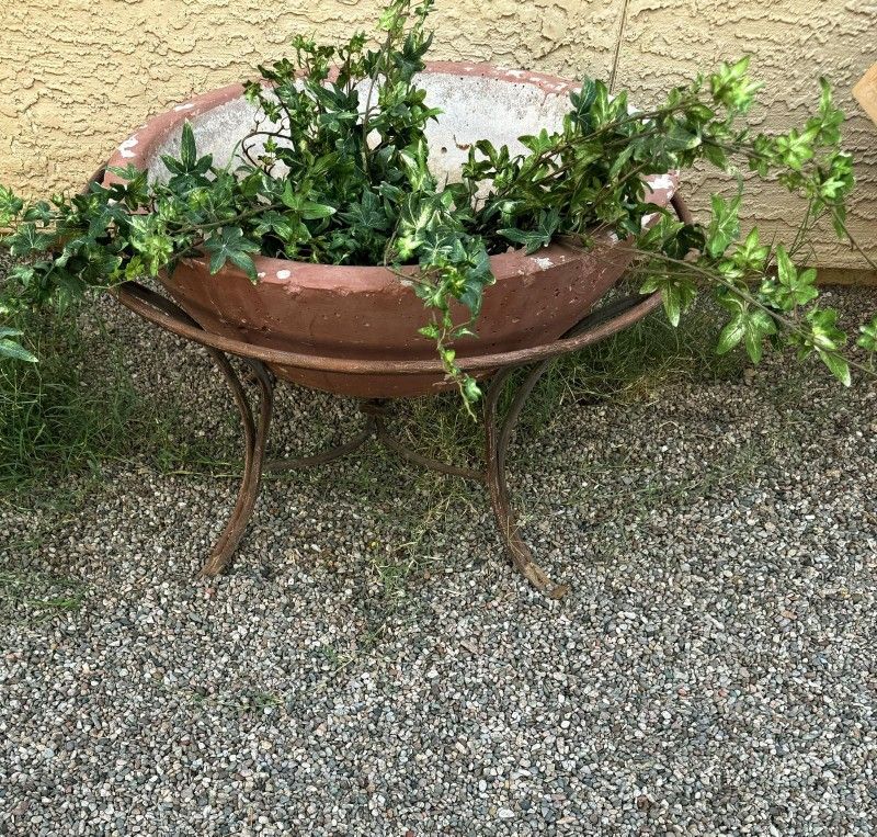 Planter Bowl With Metal Stand