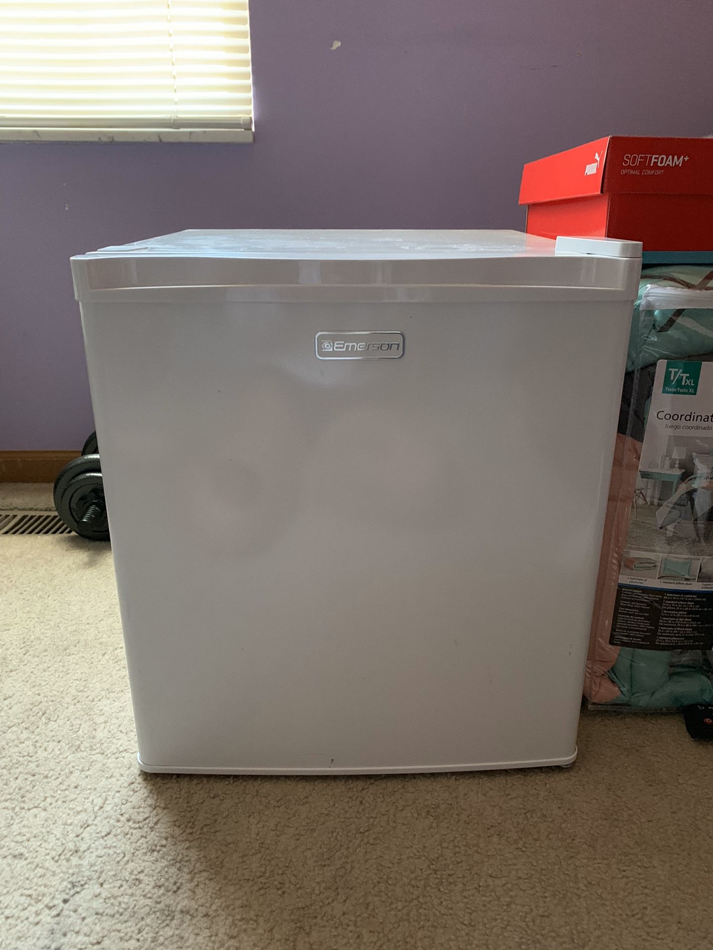 Emerson CR177WE2 Mini fridge