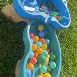 Step 2 Sand &  Water Table Included Toy Set 