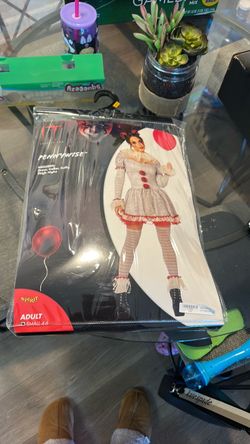 Pennywise costume size adult small