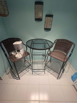 Breakfast Nook Table and Chairs Indoor/Outdoor