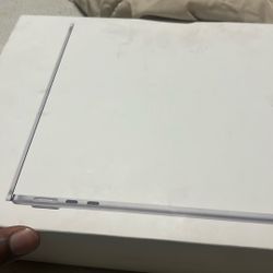 MacBook M2 