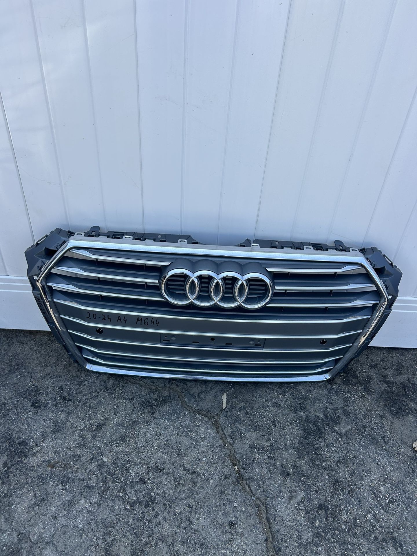 2020 2021 2022 2023 2024 AUDI A4 GRILLE GRILL OEM 8W0 853 651