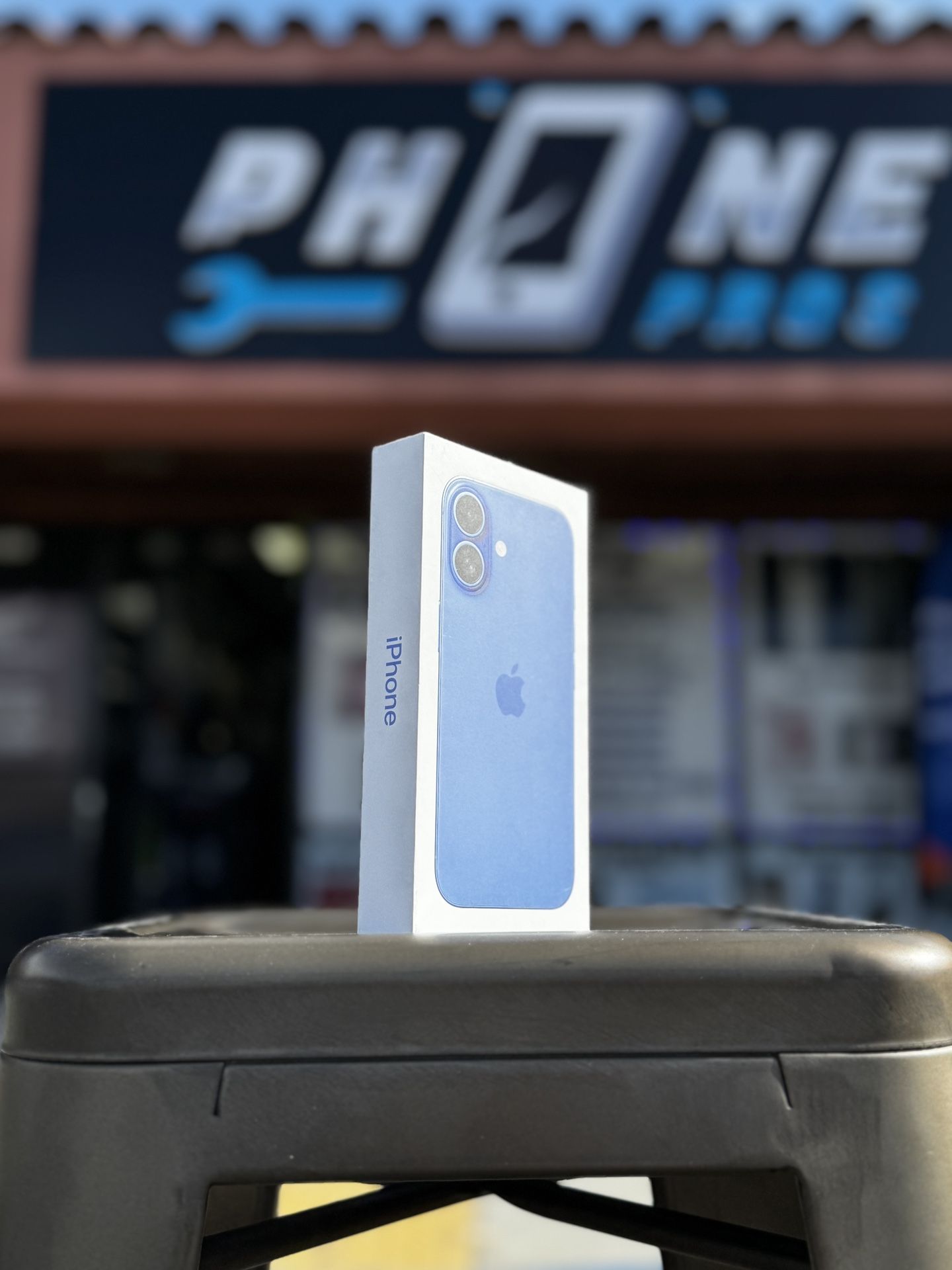 iPhone 16 (Factory Unlocked) 