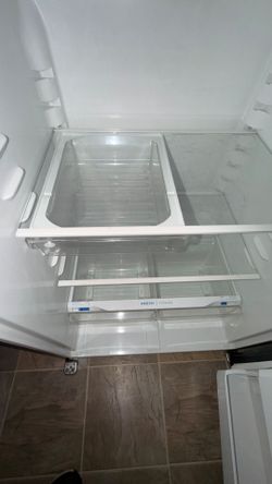 Refrigator