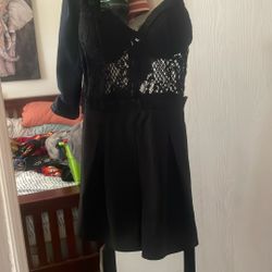 Super Cute Sml Blk Short Jumper
