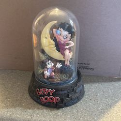 BETTY BOOP MOONSTRUCK FIGURINE WITH GLASS DOME (VINTAGE)