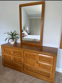 Thomasville Queen Oak dresser w/ mirror
