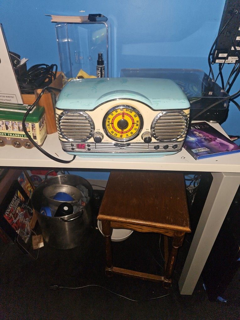 Vintage/new Cd And Radio Player 