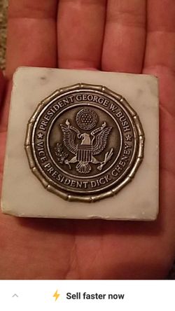 Presidential seal paperweight