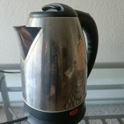 Moving Sale- Kettle +toaster+Juicer/Blender