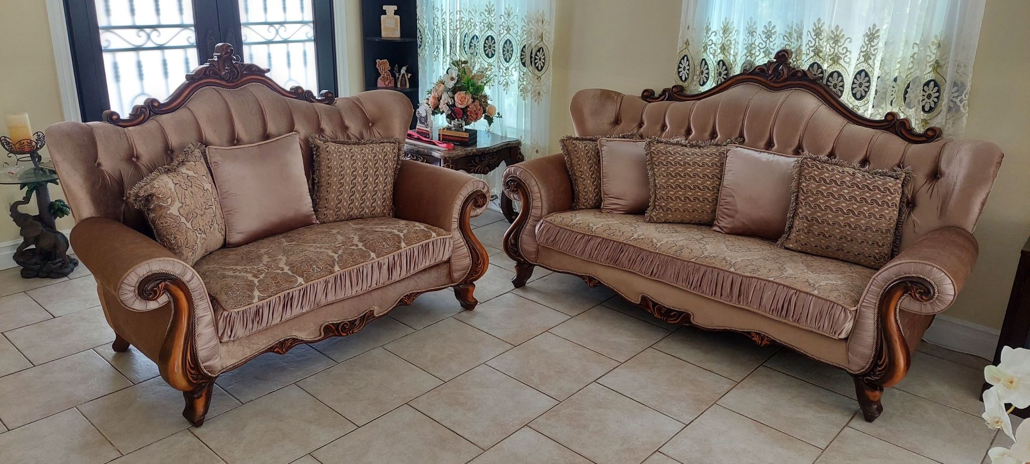Elegant Sofa Set - Vintage Style (2 Pieces)