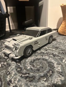 LEGO® Creator Expert: James Bond™ Aston Martin DB5 (10262)