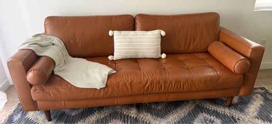 Leather sofa / great quality / like new