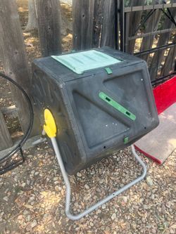 Tumbling Compost Bin