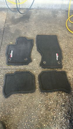 Tapetes nuevos originales para una Toyota 4Runner TRD sport edición 2024 en adelante