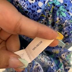 Poupette St Barth Clara Dress in Blue Malva. Size XS

Excellent condition. No flaws.

- Mini length
- Sleeveless
- Pullover style
- Split neckline wit