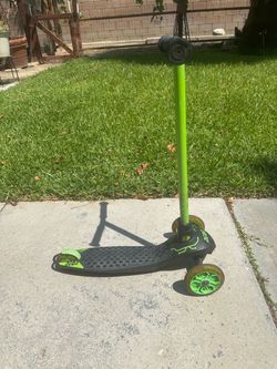 Hurtle 3-Wheel Kids Scooter – Green & Black – $5