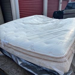 Like New Saatva Classic Hybrid King Mattress