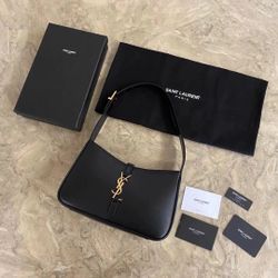 Saint Laurent Le 5 À 7 Hobo Bag Black